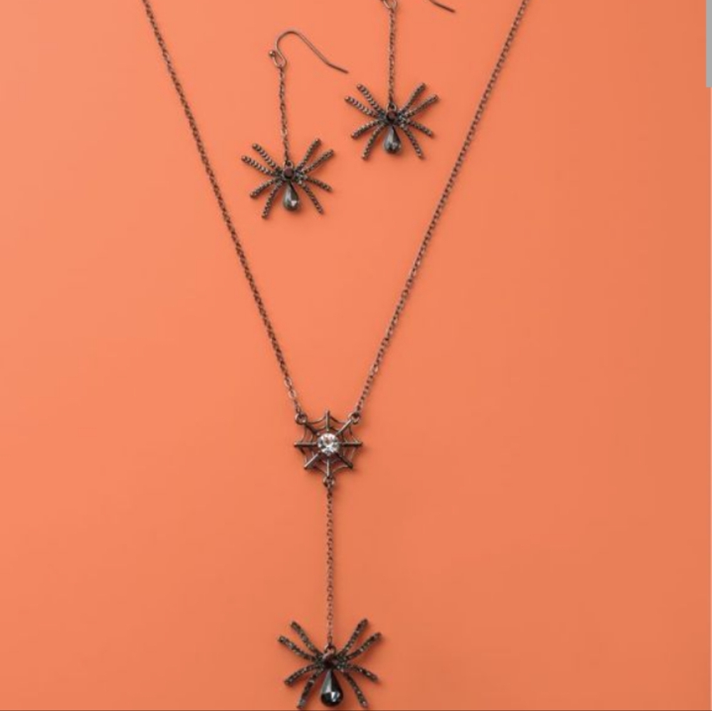 Elegant Black Spider Pendant Necklace